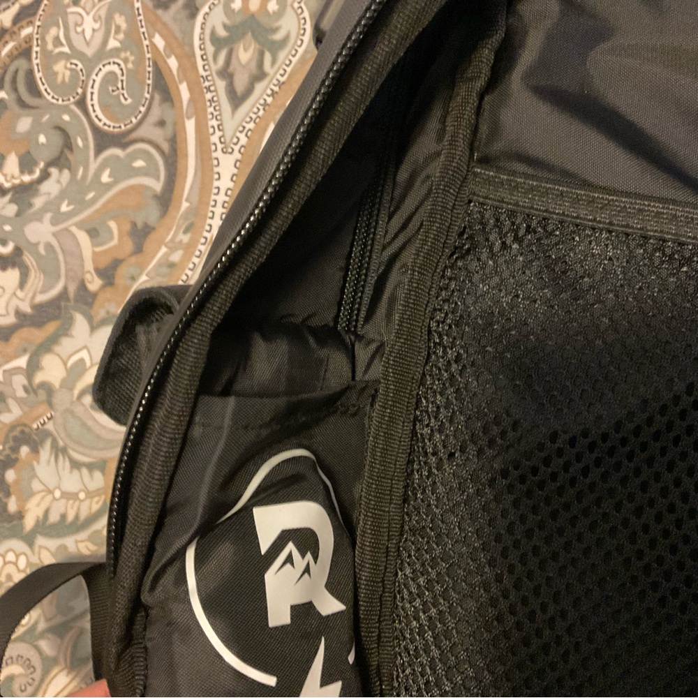 Mint The Ridge Commuter Weatherproof RFID Backpack, used 1x - Picture 13 of 16